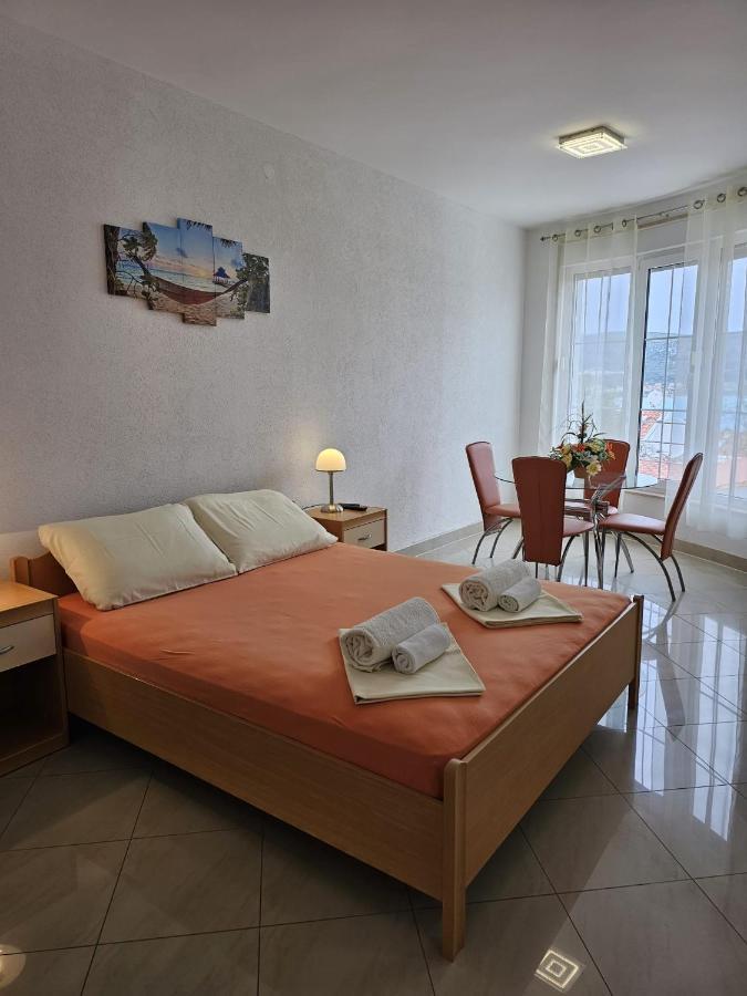Apartmani Barnjak Трогир Екстериор снимка